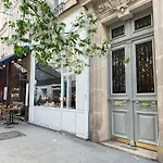 Modern & Dreamy Duplex In Le Marais Апартаменты Париж