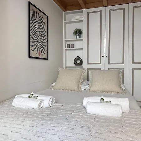 Modern & Dreamy Duplex In Le Marais Paříž