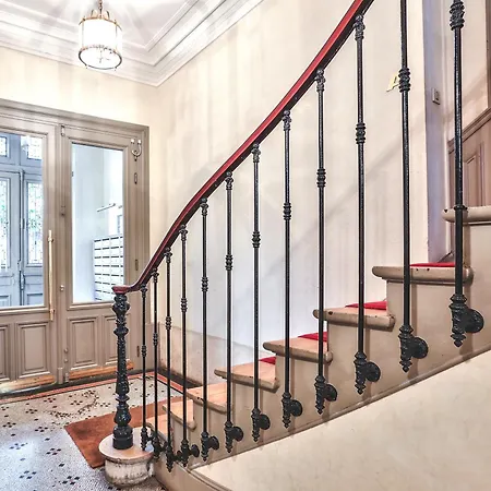 Modern & Dreamy Duplex In Le Marais * Paříž