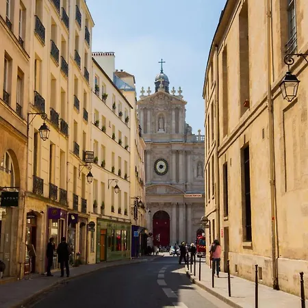 Modern & Dreamy Duplex In Le Marais *